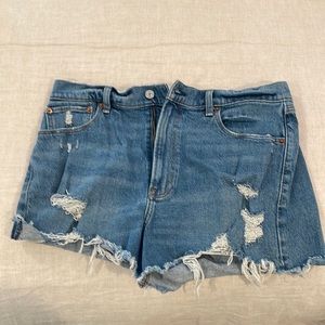 Abercrombie & Fitch 31/12 The Mom Short High Rise